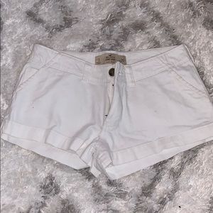 white hollister chino short low rise